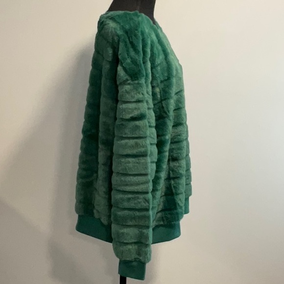 Steve Madden Plush Pullover NWT - Picture 3 of 9